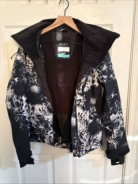 Roxy Black & White Floral Ski Jacket